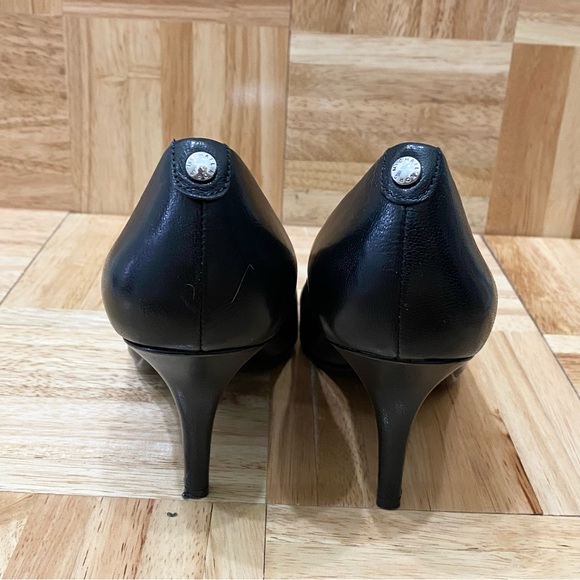 MICHAEL Michael Kors AO13E Black Leather Pointy Toe Classic Pumps Size 8.5M - Picture 6 of 16